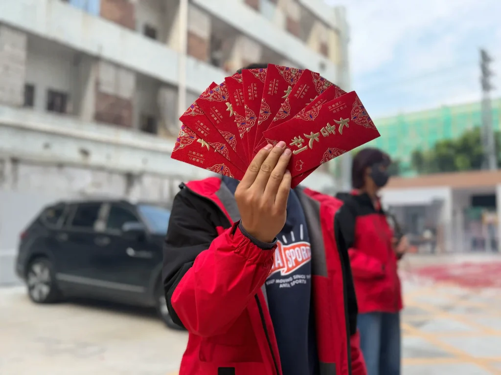Padmat Rubber holds post-relocation ceremony at its new factory in China, with employees attending the traditional blessing event after factory relocation